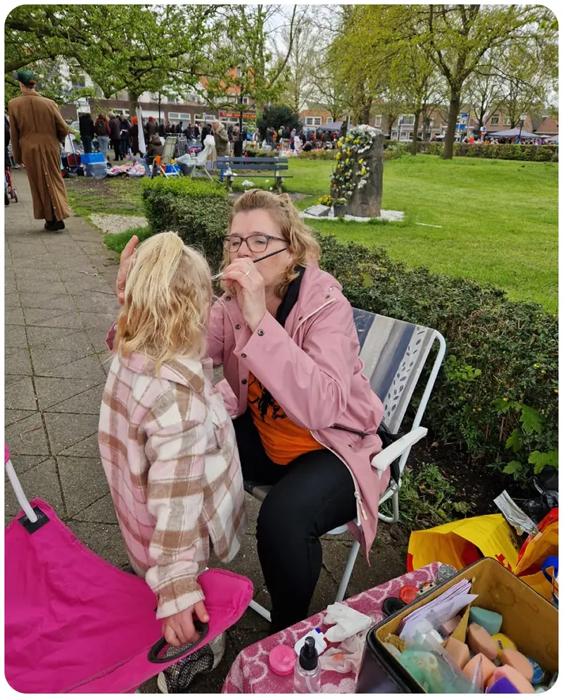Geschminkte kinderen op een feest